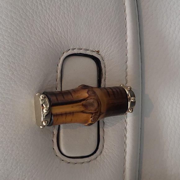 GUCCI BAG SIZE 12X8 COLOR WHITE LEATHER with gold hardware AND LEATHER STRAPS - Picture 9 of 16